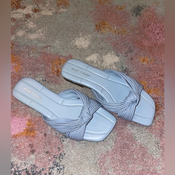 Marc Fisher Lauryn Flat Knot‎ Sandal in Light Blue Size 7.5 - Picture 2 of 4